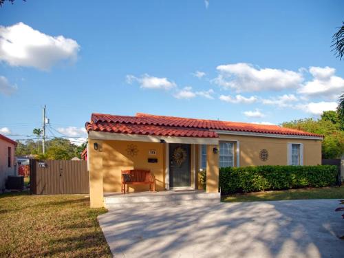 Ludlam Casa | Welcome to Miami Springs Charm