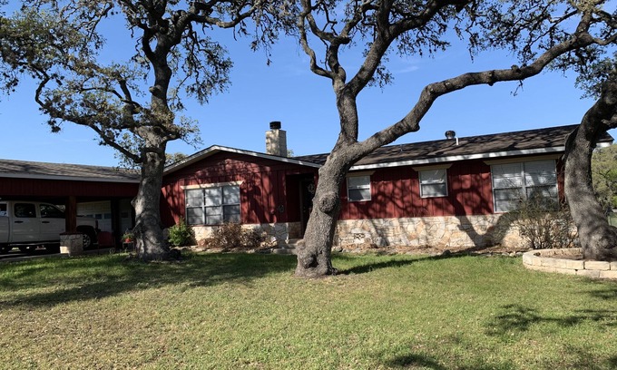 New Braunfels Casa | Welcome to New Braunfels located minutes outside of Gruene in the hill country!