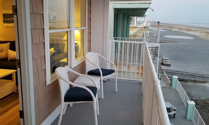 Wildwood Crest Condominio | Bienvenido a "Ocean Sunrise". Renovado directo frente al mar privado unidad final.