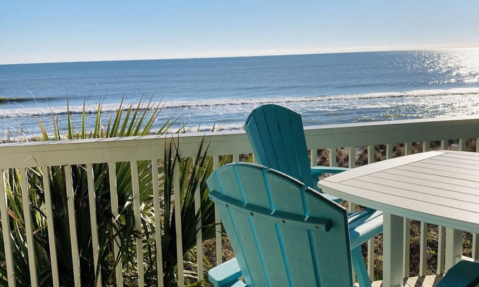 Kure Beach Condominio | Welcome to Oceanside Oasis, a Kure Beachfront Condo with a view you will love!
