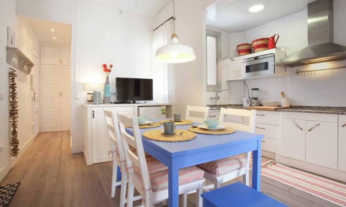 El Parc i la Llacuna del Poblenou Apartamento | ¡Bienvenido a nuestro acogedor apartamento en Poblenou! Te encantará por su ubicación, cerca de los principales lugares de interés de Barcelona y, al mismo tiempo, alejado del ruido de la ciudad.