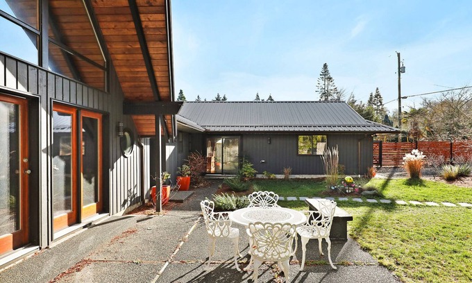 Courtenay Casa | Welcome to our exquisite 2,600 sqft home, a stunning retreat.