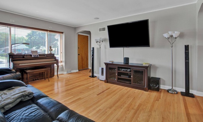 La Grange Park Casa | Welcome to our home!