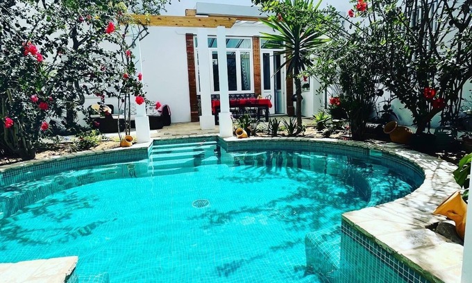 Puerto Real Casa | Casa senorial con jardin y piscina privada en el casco historico de Puerto Real