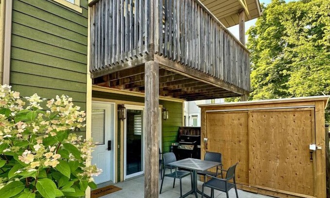 Collingwood Casa | Welcome to PonyTrail Spacious Family Townhome.Dog Friendly.Minutes to Blue Mountain