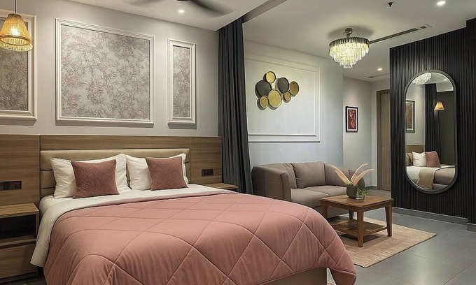 Noida Apartamento | Welcome to Supernova luxurious stay
