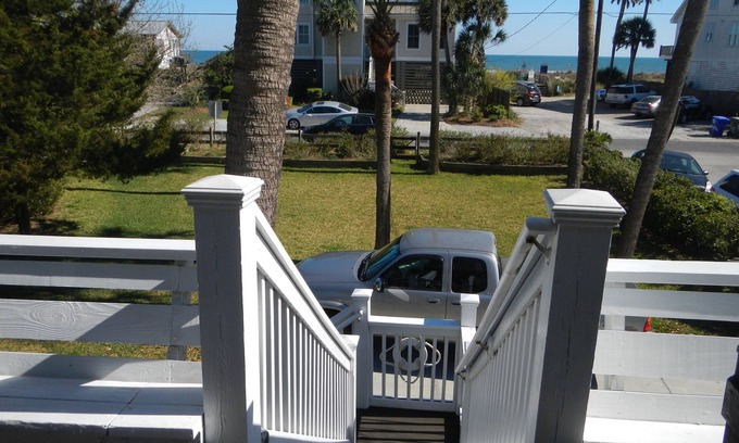 Folly Beach Casa | Bienvenido a Swell Cottage! Impresionante Second Folly Beach con excelentes vistas al mar