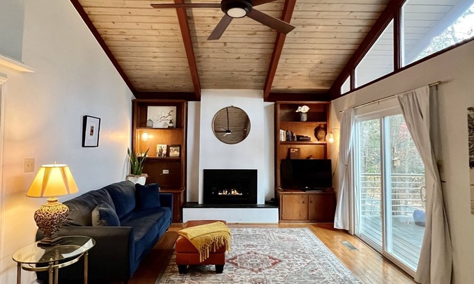 Royal Pines Casa | Welcome to the Acorn Cottage minutes from Biltmore & Asheville attractions!