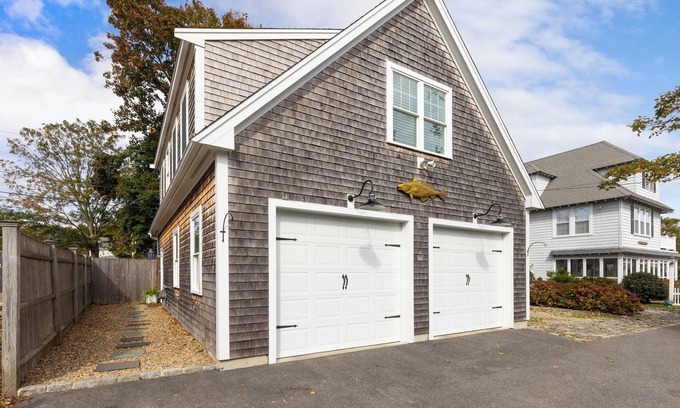 Minot Casa | Welcome to the "Beach Haus," a charming retreat 400' from Minot Beach!