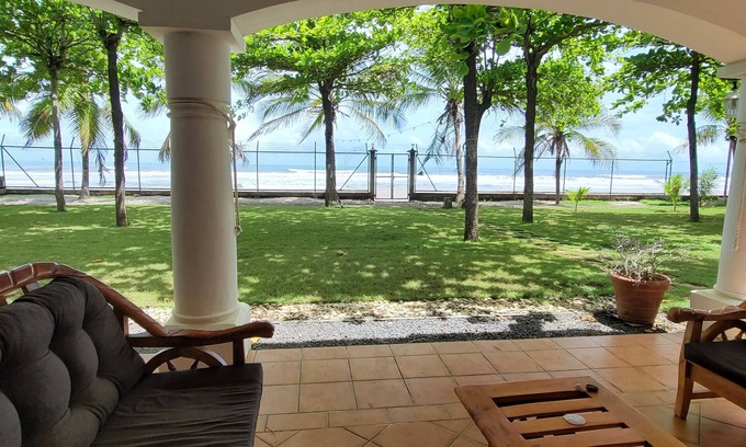 Pochomil Casa | Welcome to The Beach House