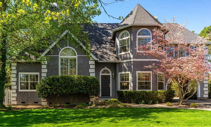 Windsor Casa | ¡Quédese en el "Castillo" de Windsor en el corazón de Wine Country!
