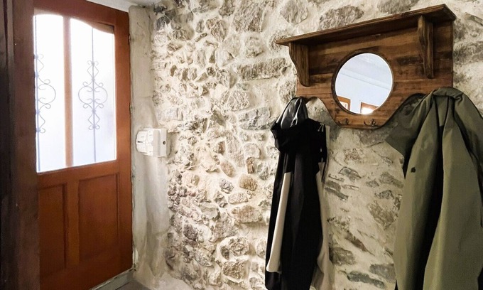 Molitg-les-Bains Villa | Bienvenido a la Casita y su gran terraza en el corazón del pueblo histórico.
