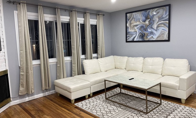Queens Casa | Welcome to The Nest, Beautifully renovated 4 bedroom 2.5 Bath private property!