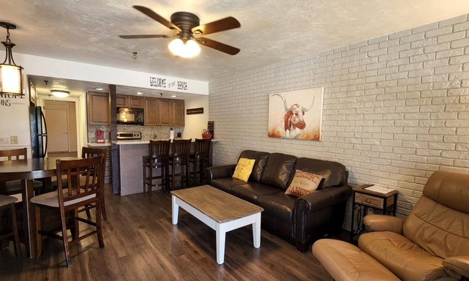 River Ranch Condominio | Welcome to the Ranch! Spacious LUXURY FAMILY SUITE 202