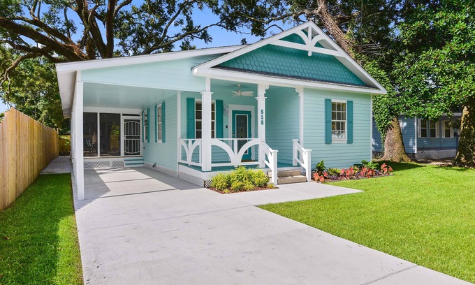 East Biloxi Casa | Welcome to the Sands and Slots Retreat. Walk to the beach and Casinos!