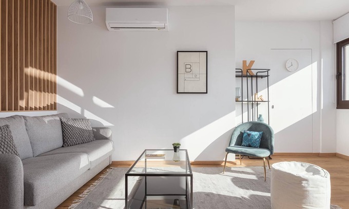 Athens City Centre Apartamento | Welcome to the Syntagma Unique Penthouse, nested on Ermou Street.