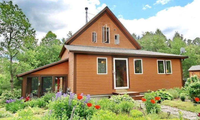 Twin Mountain Cabina | Welcome to “The Tulip” Riverfront Post & Beam
