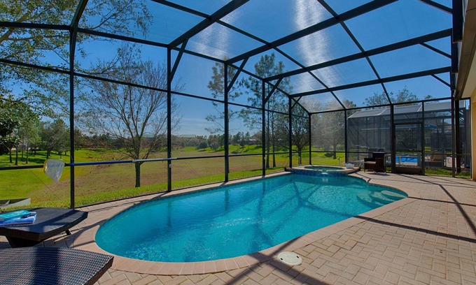 Windsor Hills Villa | Piscina orientada al sur - Sin vecinos traseros - ¡Actualizado recientemente!