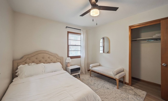 Des Moines Casa | Welcome to Tiny's House. Your 3 Beds, 1 Bathroom Cozy Retreat in Des Moines