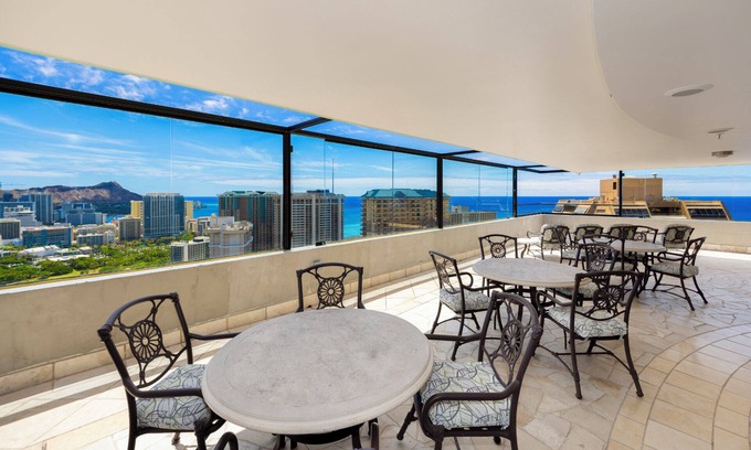 Waikiki Condominio | Beautiful condo vacation rental at Windsor Waikiki 30 nights minimum