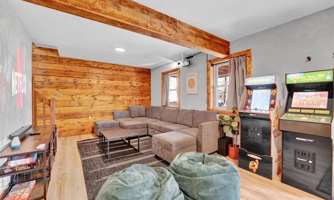 Gouldsboro Chalet De Esquí | Welcome to your A-FRAME FUN-FILLED home in the resort-like Big Bass Lake Community