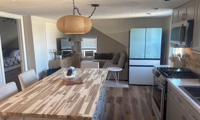 Federal Hill Apartamento | Welcome to your home away from home in Providence. Charming & modern 2 bedroom.