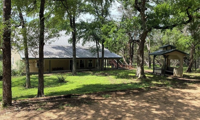 Wimberley Casa | ** RESERVE AHORA Y OBTENGA UN CRÉDITO DE $ 100 PARA LA AVENTURA ZIPLINE DE WIMBERLEY ***