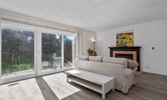 Hayward Casa | Welcome to your sanctuary in the serene Hayward Hills, with amazing bay views.