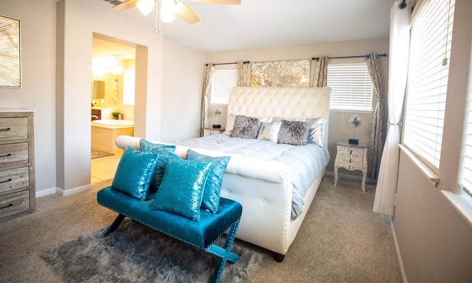 North Natomas Casa | Welcome - with a burst of uplifting joy!