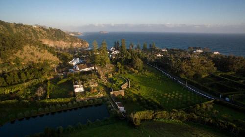 Caloura Casa | WelcomeBuddy - Casa do Monte - Garden & Sea sight