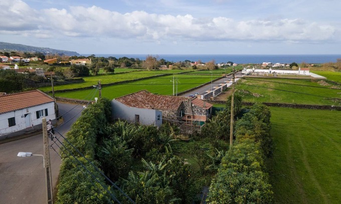 Ponta Delgada Apartamento | WelcomeBuddy - Rustic House - Farm & Garden Confort