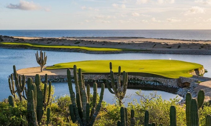 Los Cangrejos II y III Complejo | Welcoming 1-bedroom resort in Cabo San Lucas with stunning views