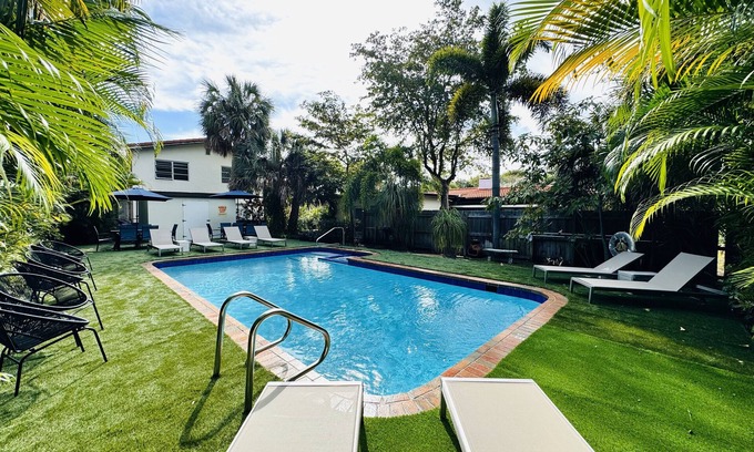 Lake Ridge Apartamento | Welcoming 2 Bedroom 2 Bath Apt w/ Private Patio & Pool Access