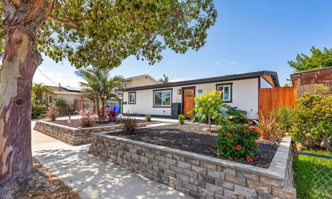 Clairemont Casa | Welcoming 3-bedroom bungalow close to all with AC in sunny San Diego