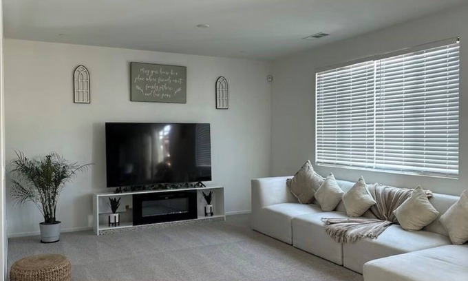Coachella Casa | Welcoming 5-bedroom 2.5 restroom house in Coachella
