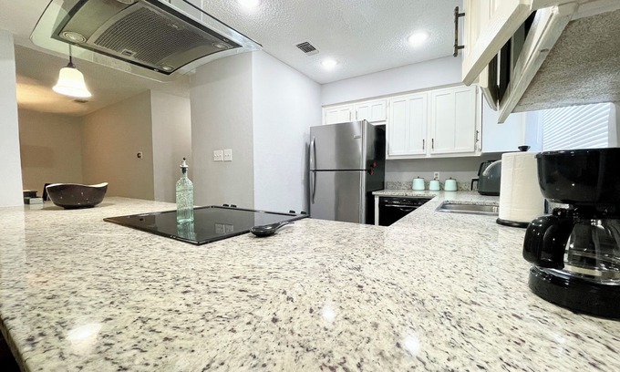 West Arlington Condominio | Welcoming all Traveling Professionals - 30 day stays