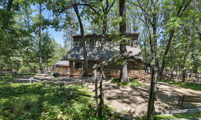 Middletown Cabina | Welcoming ‘Cole Ridge Chalet’ in Kelseyville!