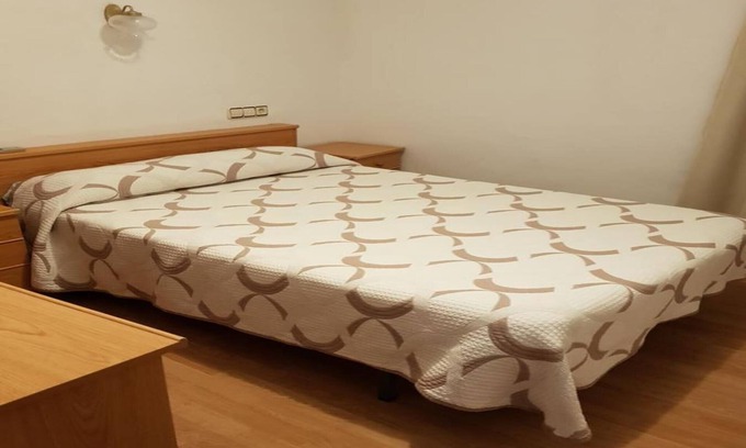 Luarca Casa | Acogedora habitación doble con baño privado