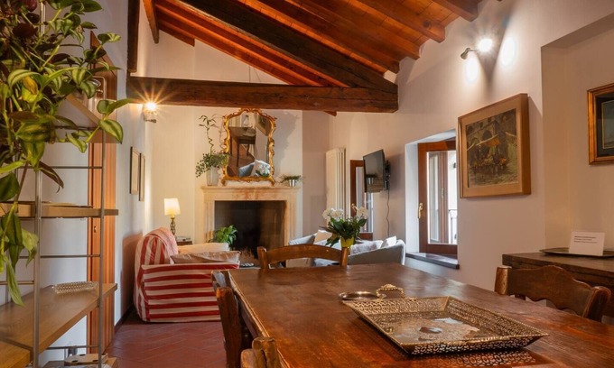 Citta Antica Apartamento | welcoming large, private apartment, sleeps 6 in the center of Verona