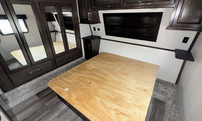 Cotulla Casa | Welcoming RV with AC in Cotulla Located at Cowboy’s RV Park on a spacious lot.