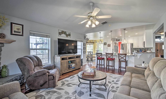 Tehachapi Casa | Welcoming Tehachapi Home w/ Deck & Grill!
