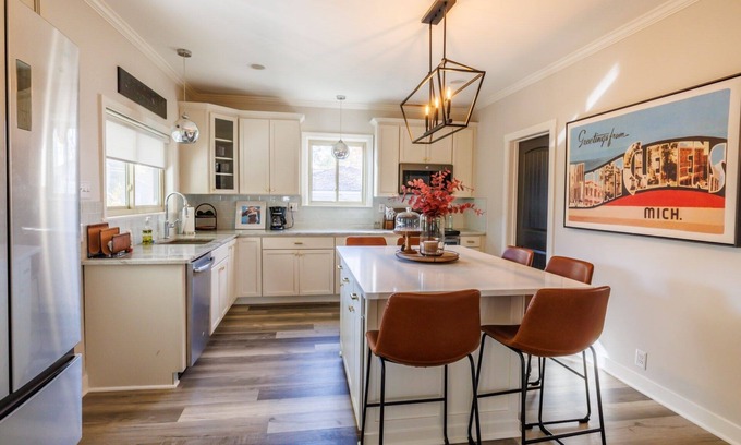 Mount Clemens Casa | Welcoming updated modern 3-bedroom house in Mount Clemens