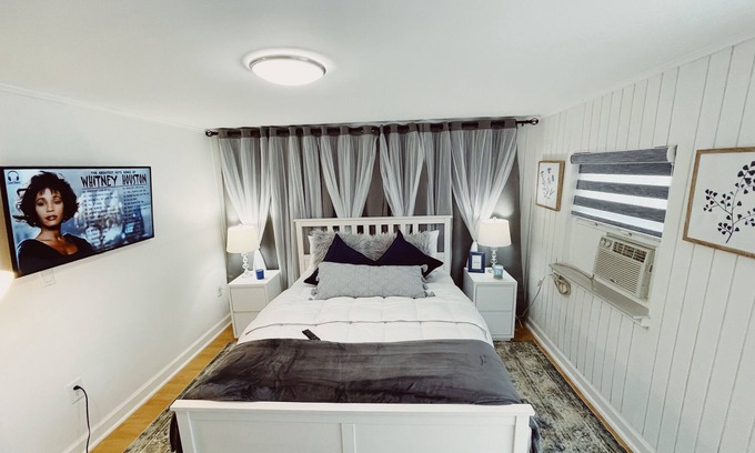 The Hammocks Apartamento | welcoming you to a Bedroom kitchen and parking