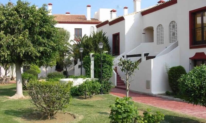 Castillo de Sabinillas Apartamento | Bueno Nombrado 2 habitaciones, 2 baños Apartamento En El área de la piscina