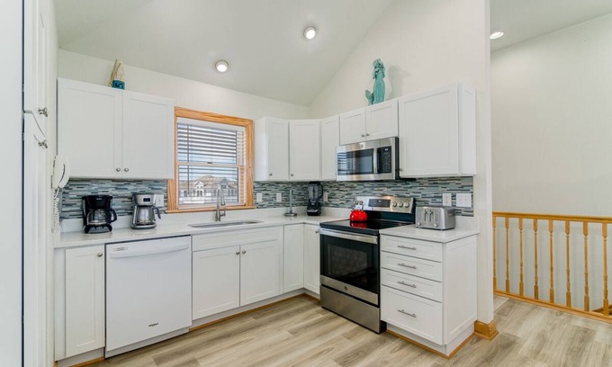 Ocean Hill Casa | Well-appointed Corolla NC vacation home with short walk to the beach!