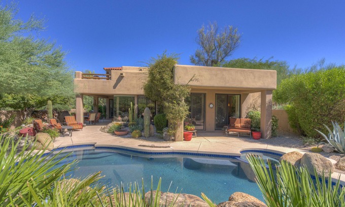 Fifth Green Casa | AMAZING PRIVATE YARD w/ POOL, GOLF CART, MAIN FLOOR BEDROOMS