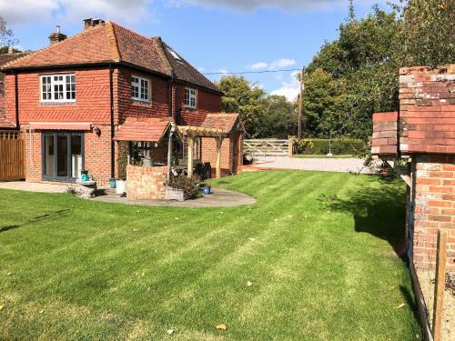 Barns Green Casa | Well Cottage