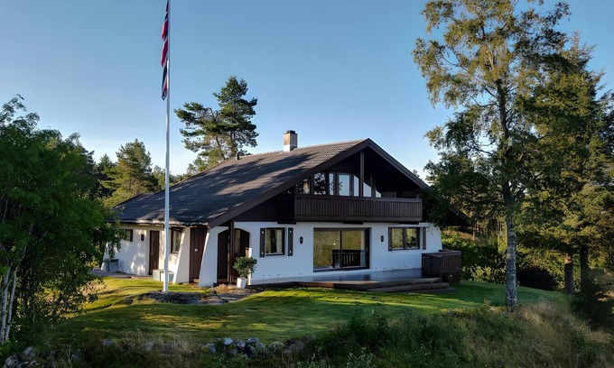 Songdalen Apartamento | Well equipped apartment - nice host - quiet, beautiful area - top rated
