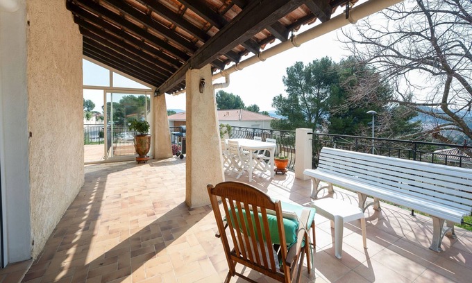Velaux Villa | Casa de pueblo bien equipada cerca de las playas