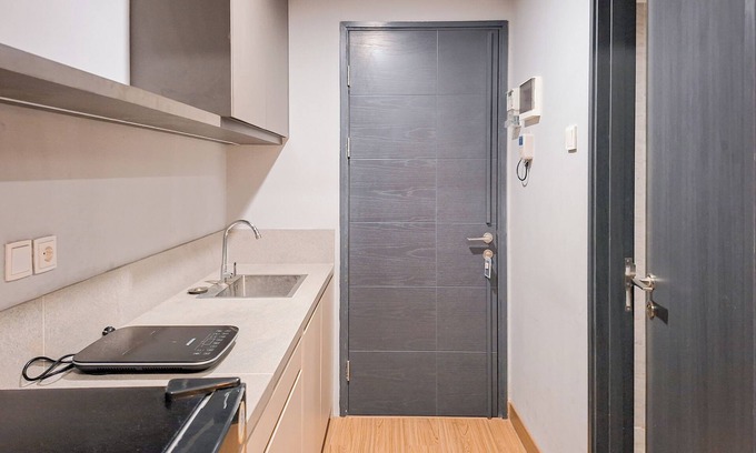 Pinang Apartamento | Well Furnished 1Br At Collins Boulevard Apartment